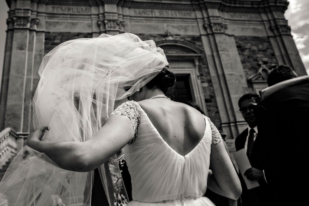 JAGstudios Photography | Timeless NYC Wedding | Wedding Dress With Long Veil